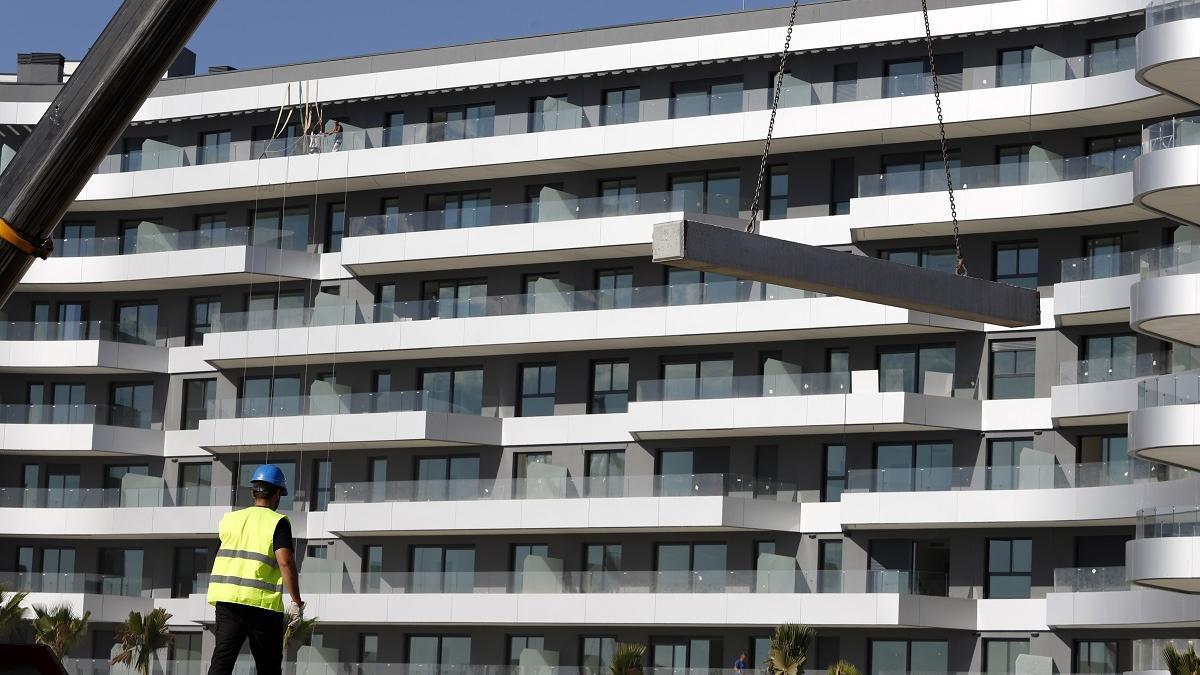 Obras de una promoción de viviendas en el litoral oeste de Málaga.