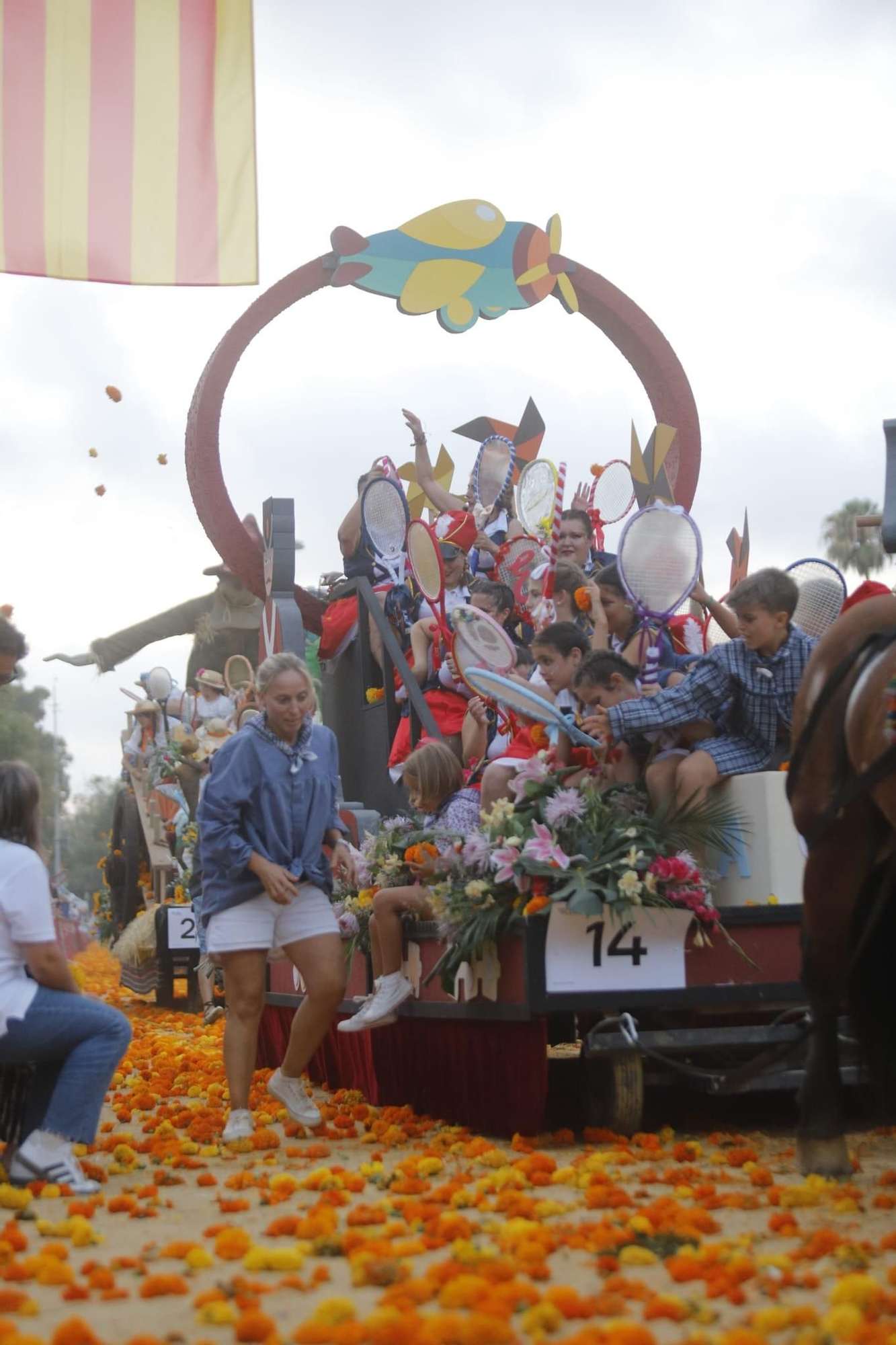 Así ha sido la Batalla de Flores en València 2024