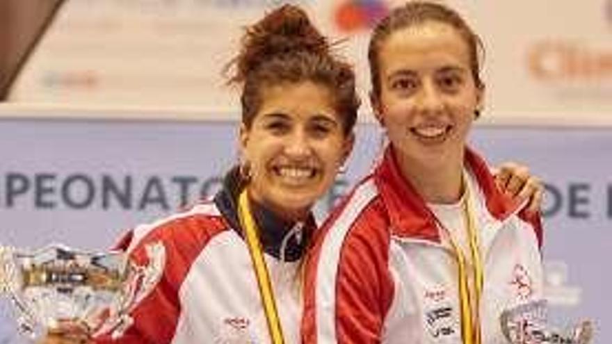 María Mariño e Irene Romero, en el podio. // FdV