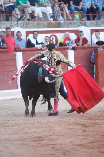 Toros en San Pedro: Cayetano, por la puerta grande