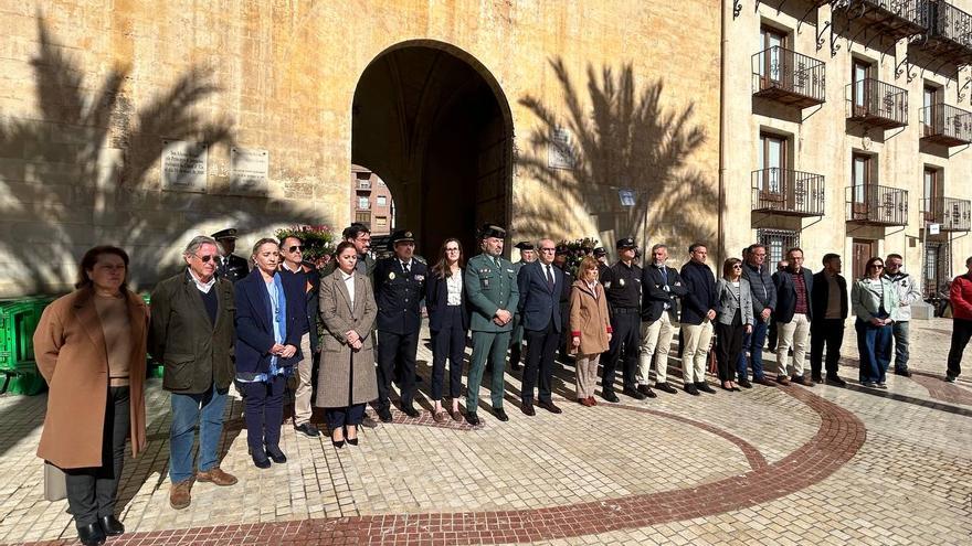 Minuto de silencio en Elche por los dos guardias civiles asesinados en Barbate