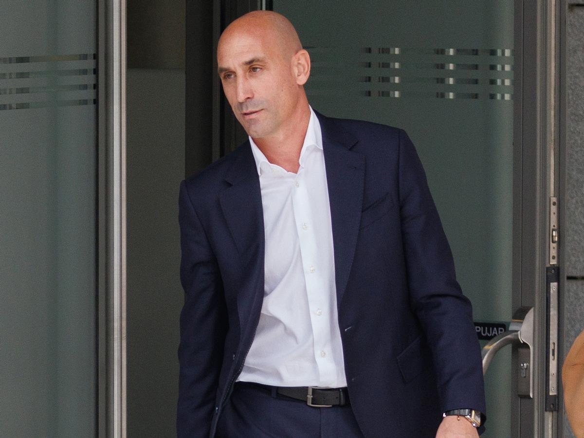 El expresidente de la Real Federación Española de Fútbol (RFEF), Luis Rubiales, sale de declarar en la Audiencia Nacional