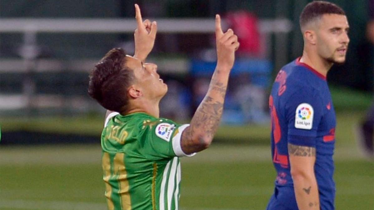 Tello señala al cielo dedicando el gol a su padre fallecido