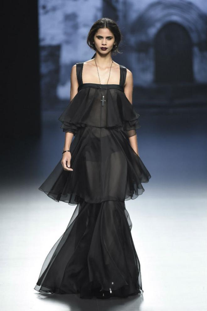 Juana Martín O/I 2016-2017, vestido transparente con capas de volantes
