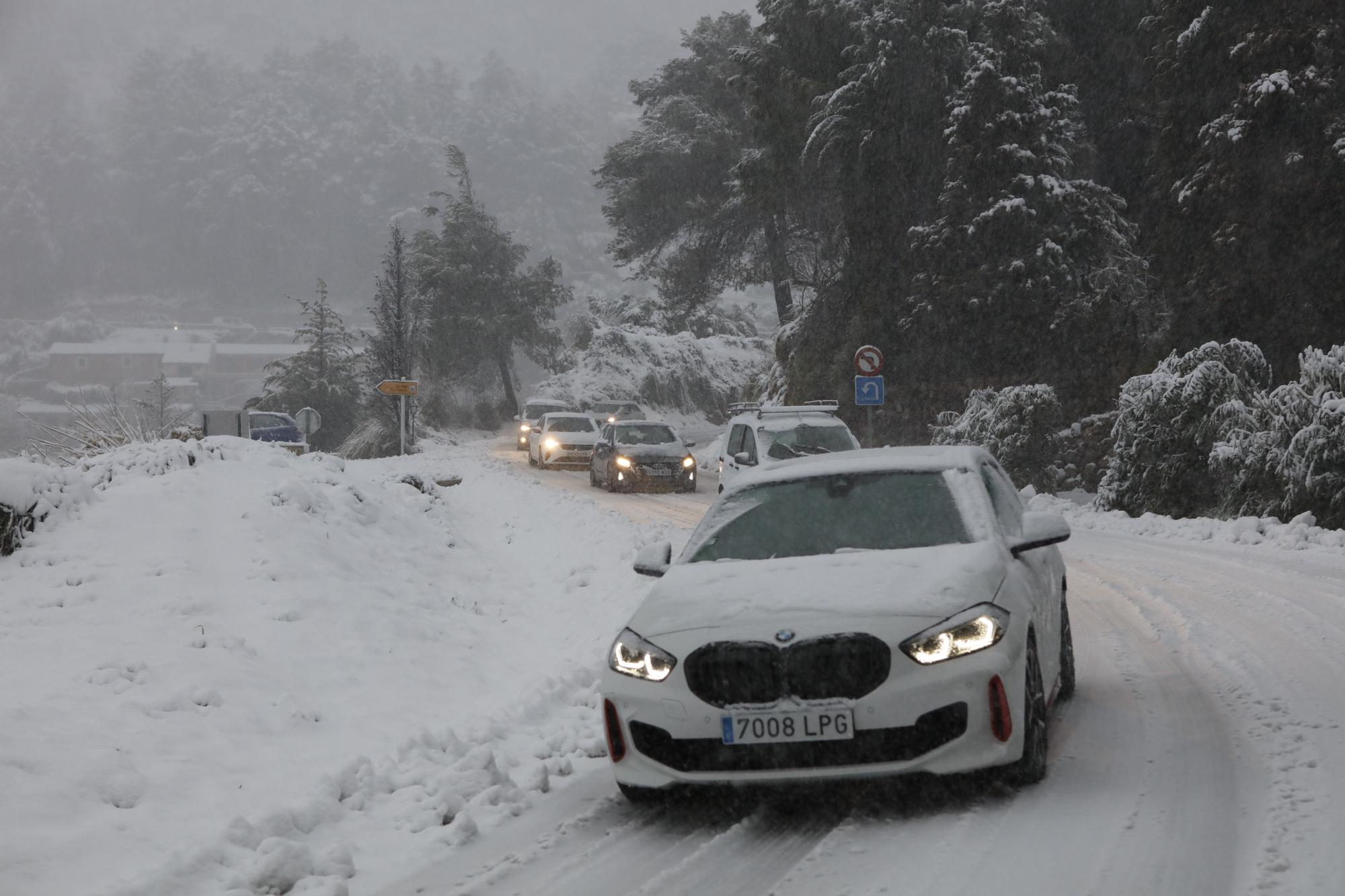 Malerisches Mallorca: Valldemossa im Schnee