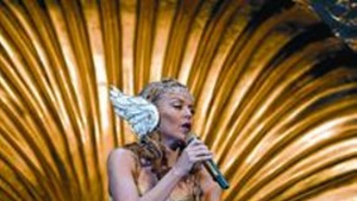 Kylie Minogue, en uno de los conciertos de la gira 'Les follies'.