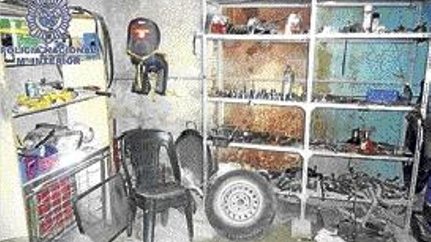 La policía destapa el segundo taller mecánico ilegal en Gandia