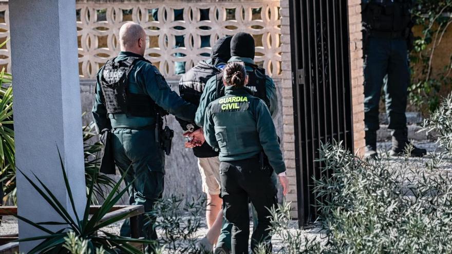 Doble crimen en Elche: Detenidos los atrincherados en una vivienda de El Pinet