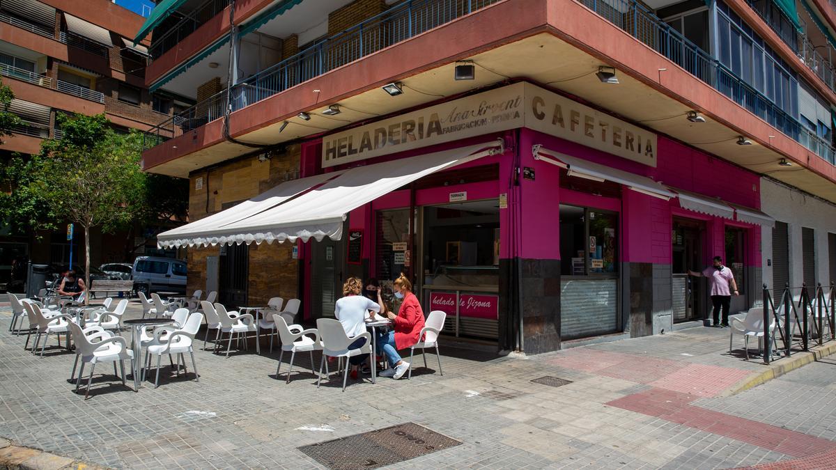 Dispone de una amplia terraza.