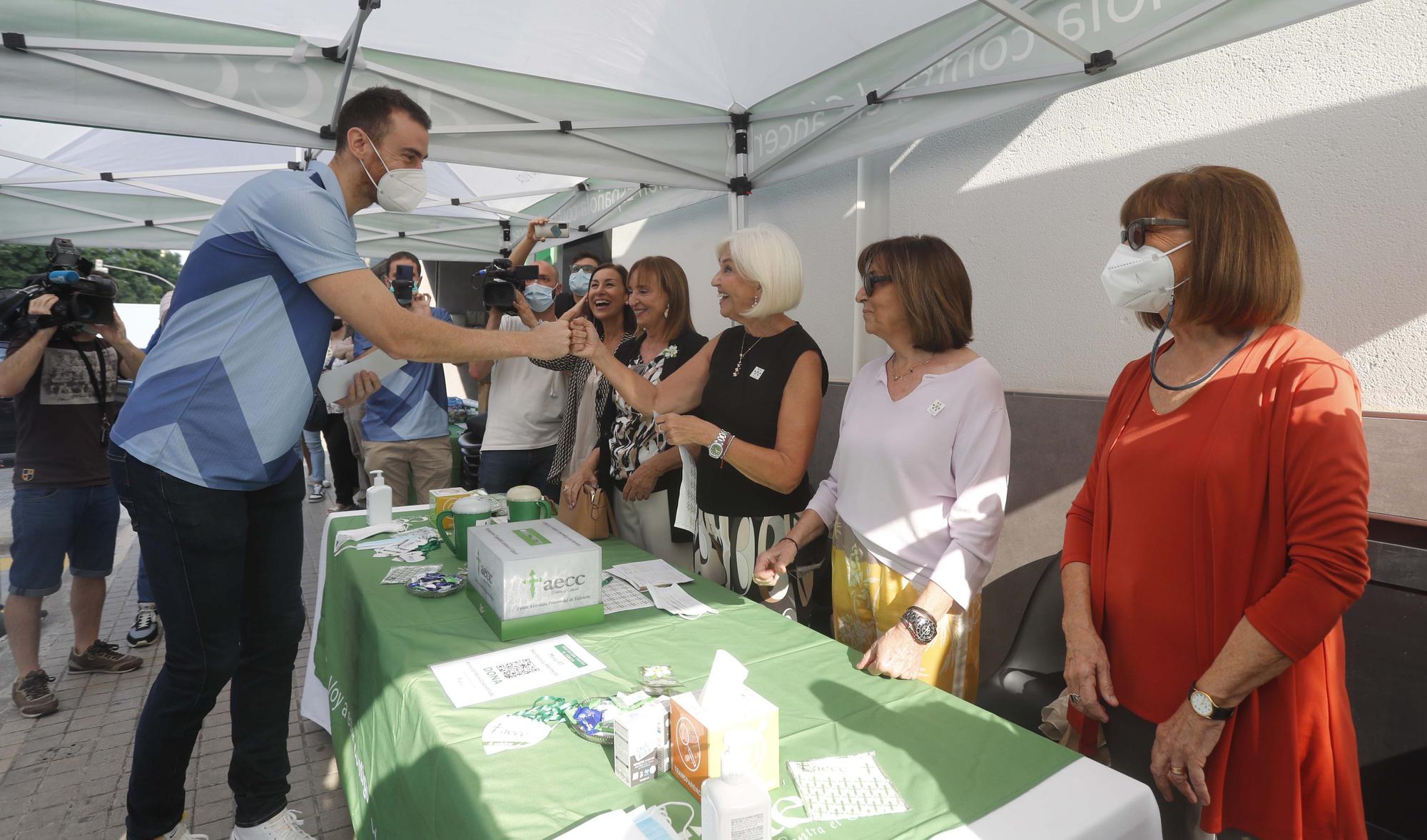 El Valencia Basket acude a su cita anual en la cuestación contra el cáncer