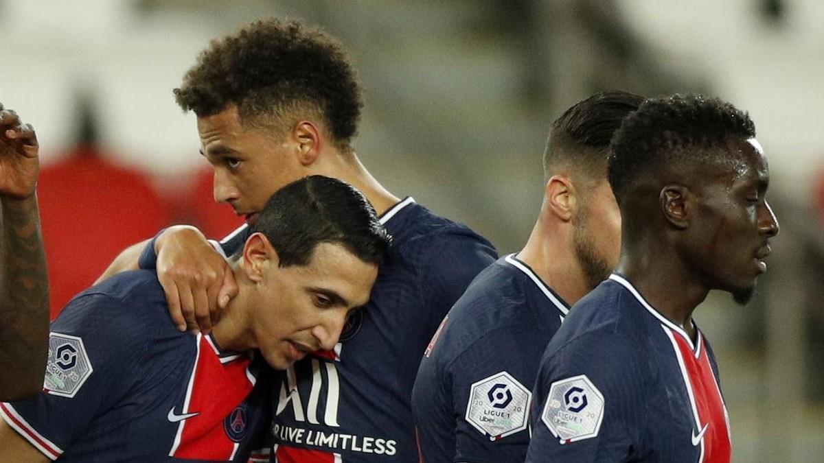 Los futbolistas del PSG celebrando el gol de Di María