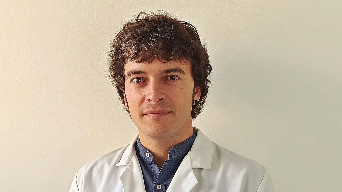 El joven zamorano, premiado por su trabajo en Microcirugía Experimental. | Cedida