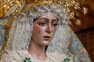 ¿Cuántas manos han tocado a la Macarena?: Cronología de una crisis cofrade