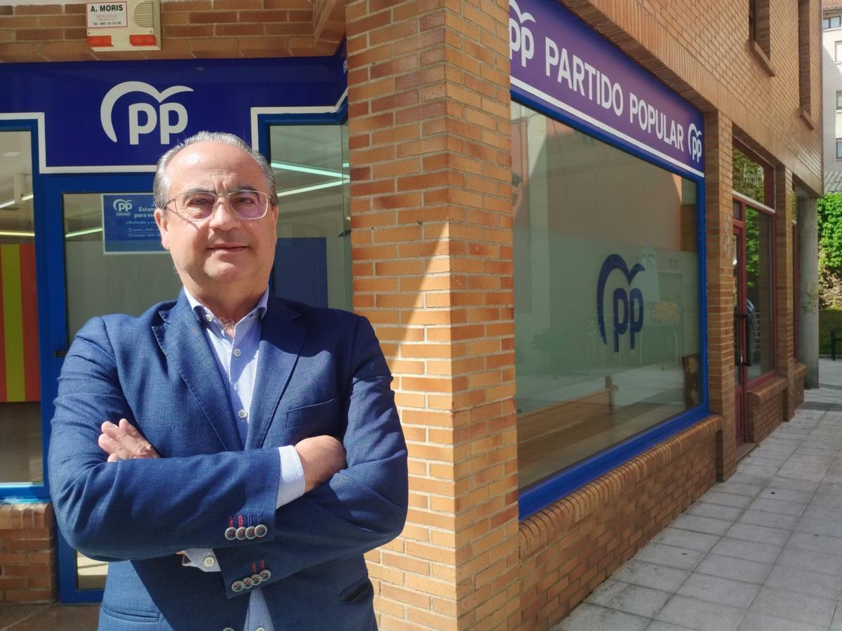 El concejal, José Ramón González, tras la rueda de prensa.