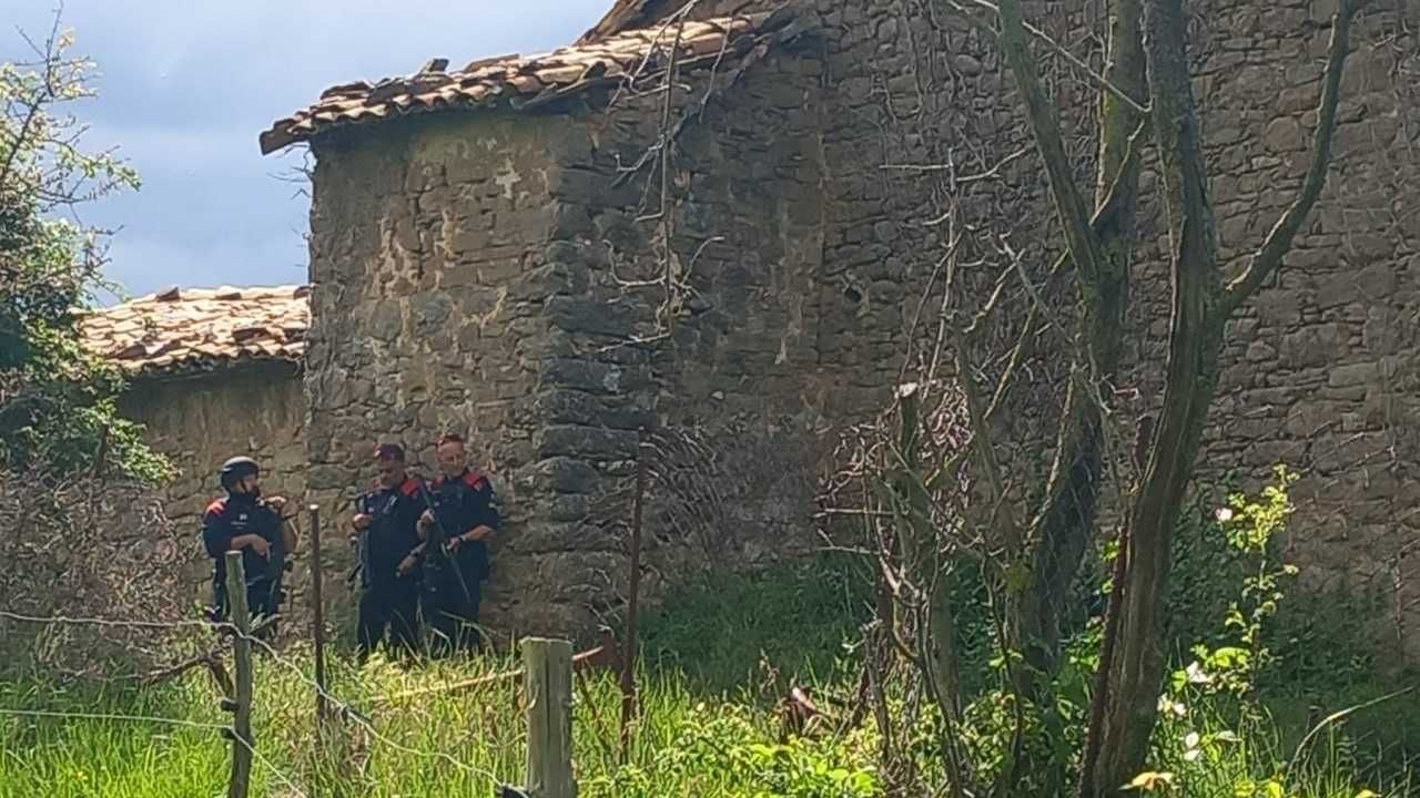 Els Mossos neutralitzen l'home atrinxerat en una masia de Les Llosses