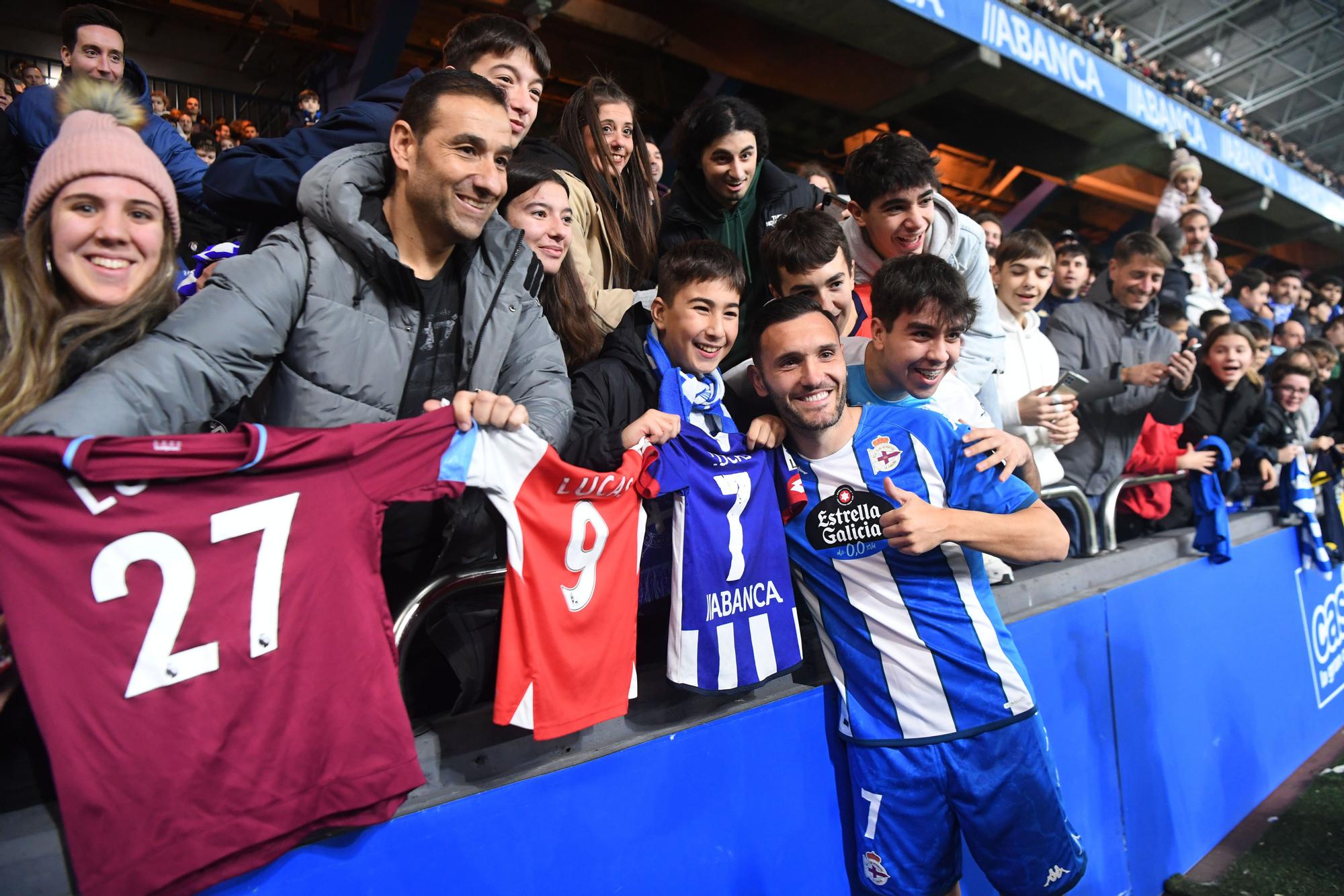 Riazor aclama a Lucas Pérez en su presentación