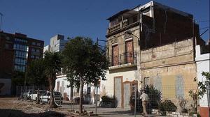 Tres dels últims veïns que resideixen a la part de la Colònia Castells que està a punt de ser enderrocada expliquen les seves sensacions davant l’imminent canvi de casa.