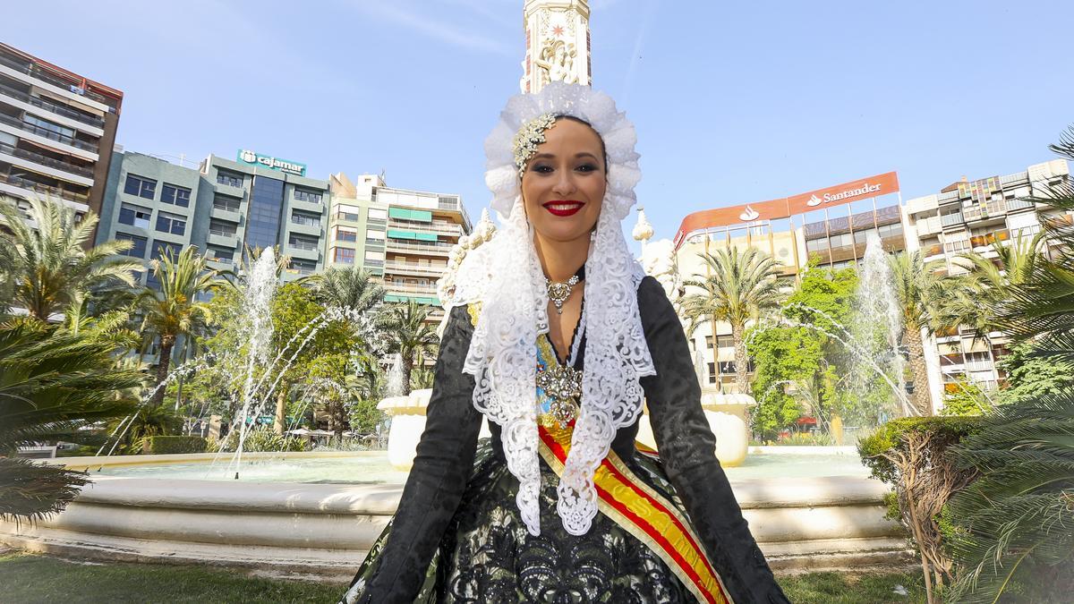 Para Marina, uno de los actos más emotivos es la ofrenda a la Patrona de Alicante, la Virgen del Remedio.