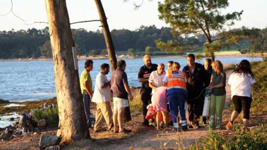 Fallece la joven rescatada en una pequeña playa cambadesa