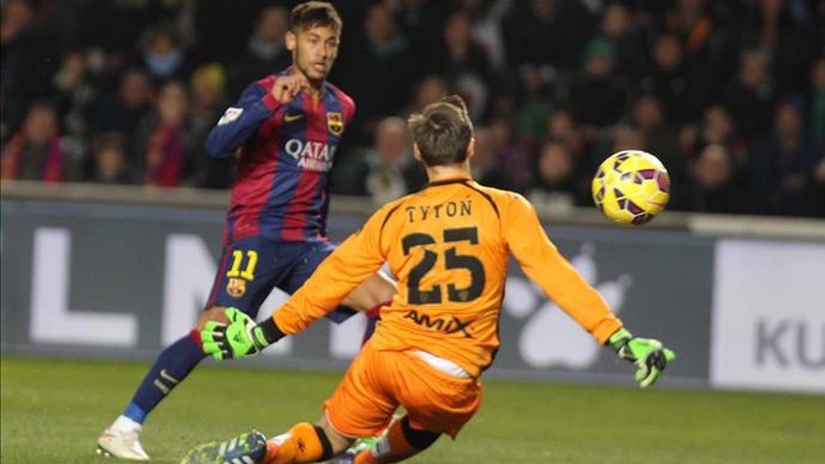 Neymar marcó dos goles en Elche