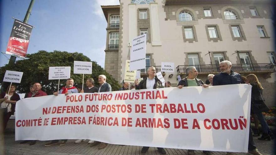 Protesta del comité de empresa de la antigua fábrica de armas