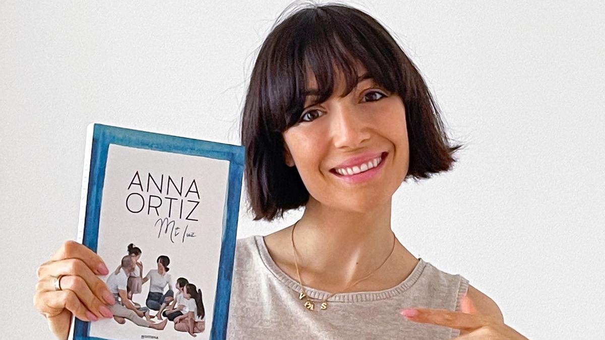 Anna Ortiz, esposa de Iniesta, ha publicado el libro 'Mi Luz'