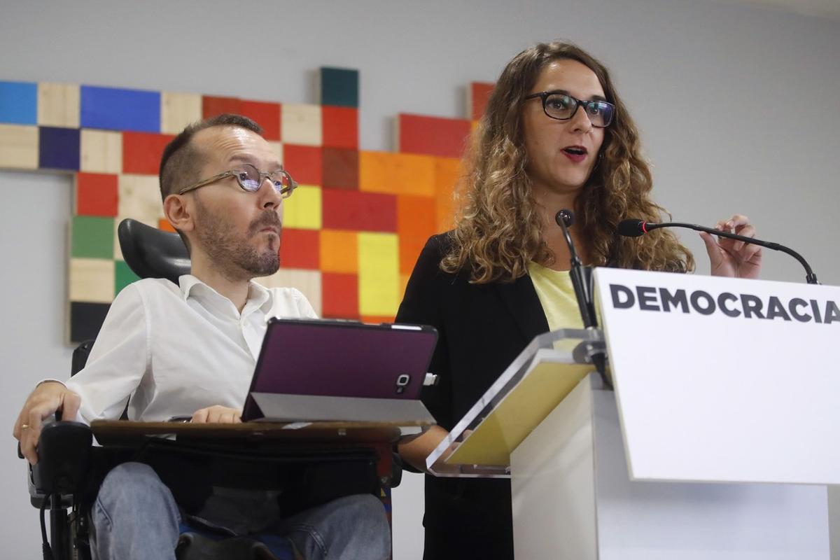 GRA142 MADRID  09 10 2017 - El secretario de Organizacion de Podemos  Pablo Echenique  y la portavoz adjunta Noelia Vera  durante la rueda de prensa que han ofrecido tras el Consejo de Coordinacion de esta formacion  hoy en Madrid  EFE Juan Carlos Hidalgo