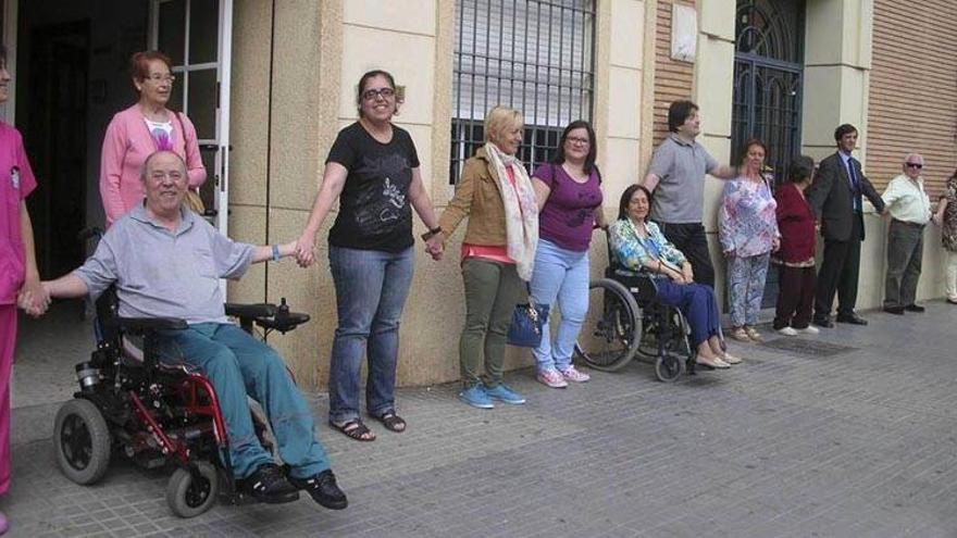 Reina Sofía evalúa usar células madre para tratar la esclerosis