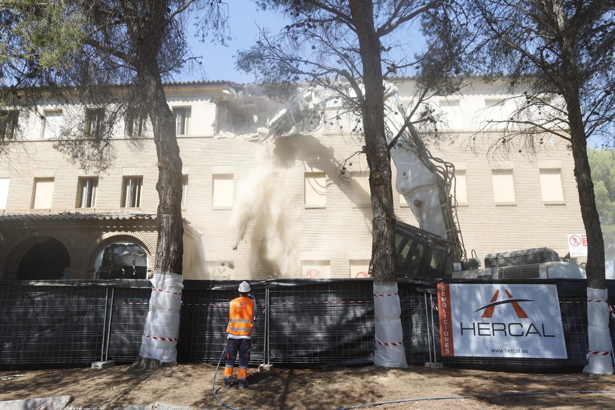 Demolición del edificio del antiguo centro de menores Buen Pastor