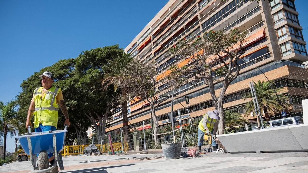 Obras en la avenida de Anaga, en Santa Cruz de Tenerife.
