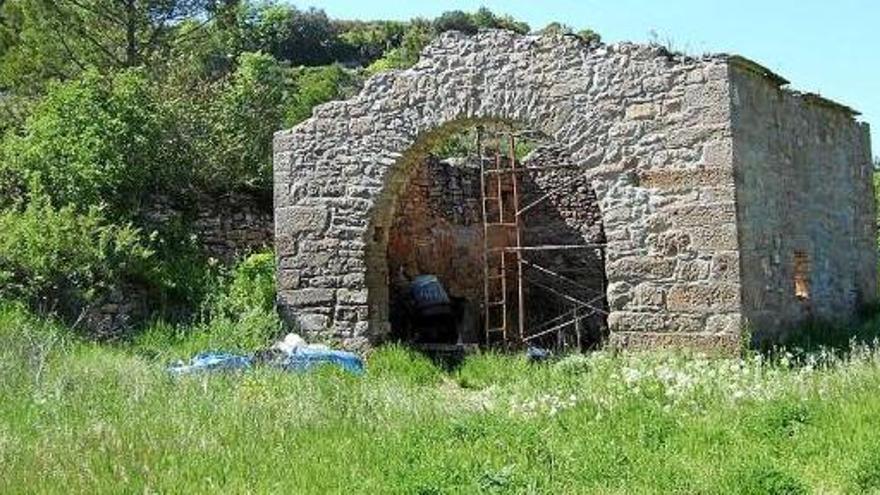 Cobert abandonat de Castellfollit del Boix on va aparèixer cremat el cadàver