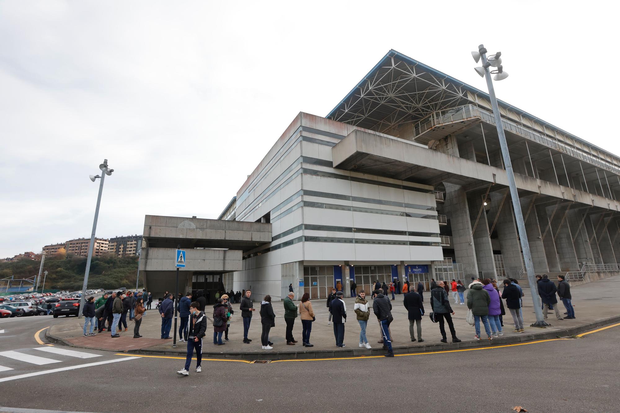 EN IMÁGENES: colas en el Tartiere para comprar entradas de Copa