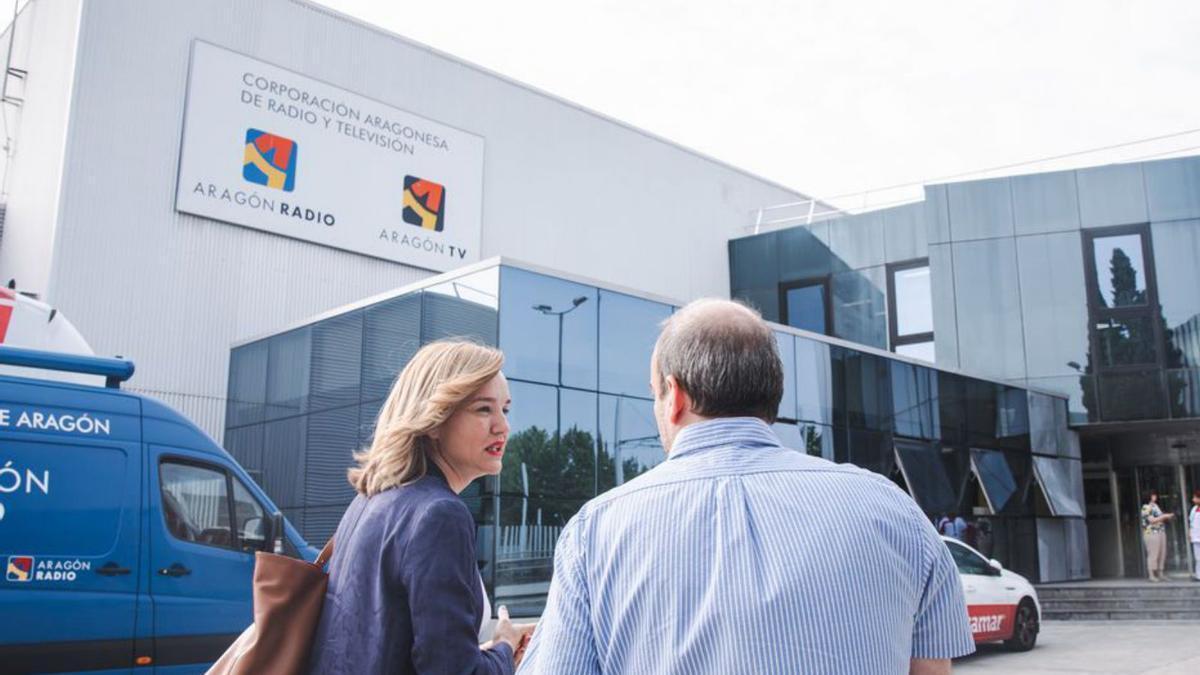 Llegada a primera hora de la mañana a los estudios de Aragón TV.