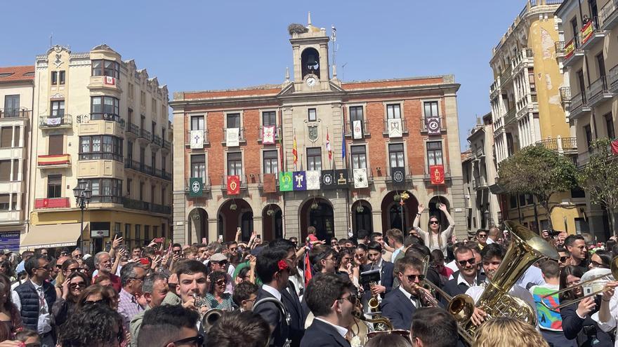 Y Zamora resucitó: ambiente vivido en la Plaza Mayor durante el domingo de Resurrección