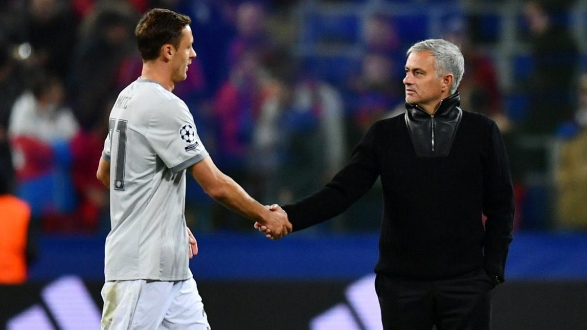 Mourinho saluda a Matic en su etapa en el Manchester United