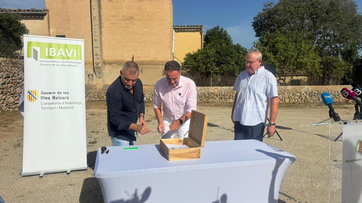 FOTOS | Primera piedra para construir 10 viviendas públicas en Sencelles FOTOS | Primera piedra para construir 10 viviendas públicas en Sencelles
