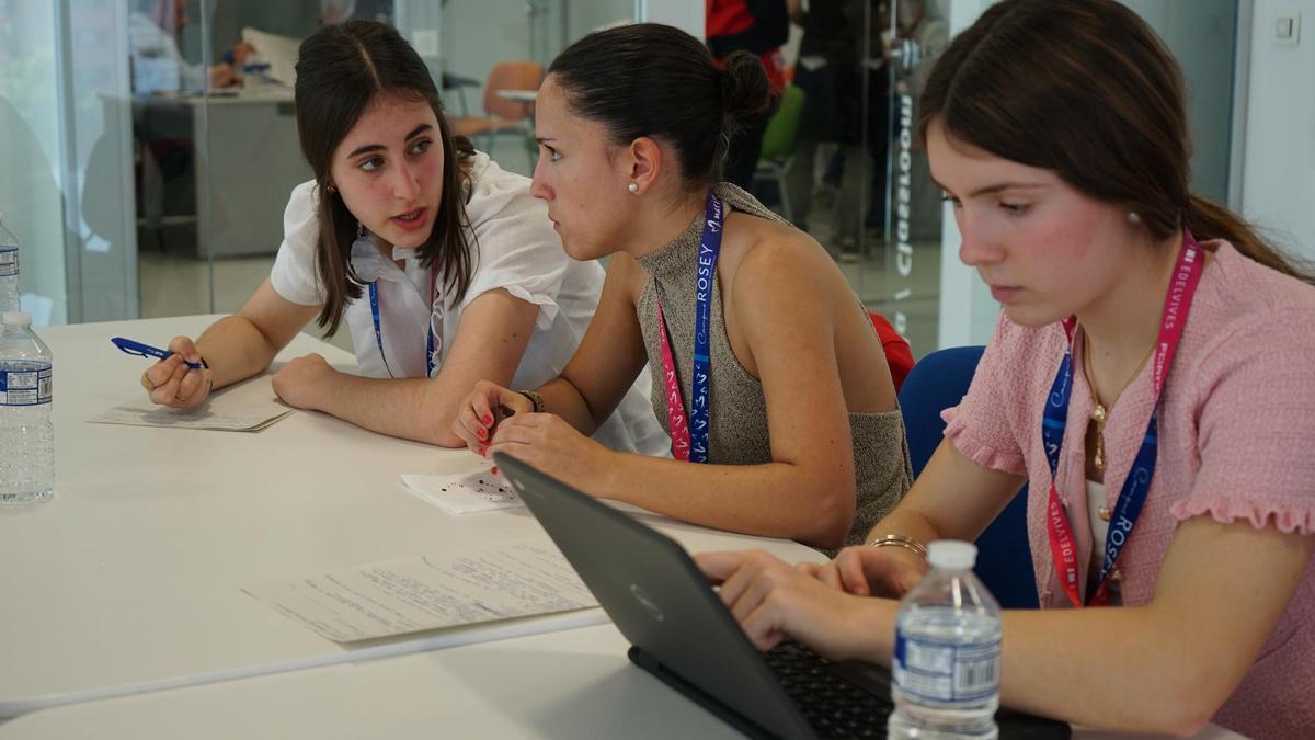 Jóvenes de España, Italia y Líbano presentaron en Etopia proyectos sociales e innovadores para transformar la educación y mejorar la vida de miles de alumnos
