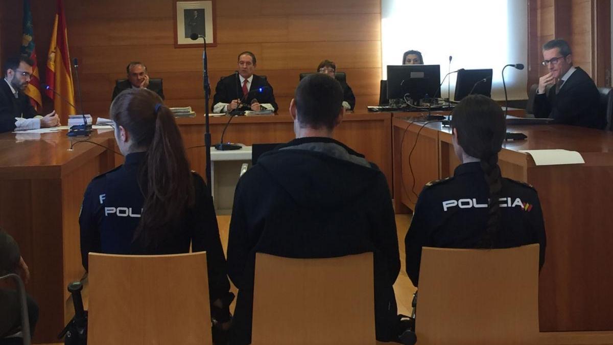 «La víctima sangraba a borbotones por la yugular tras el apuñalamiento»