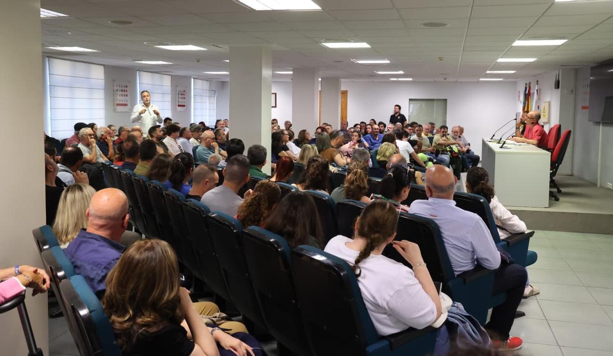 Las Hogueras elevan la presión al Ayuntamiento y exigen el pago de las subvenciones