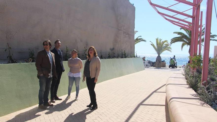 La alcaldesa de San Pedro inauguró ayer el bulevar que une la playa con el casco urbano.