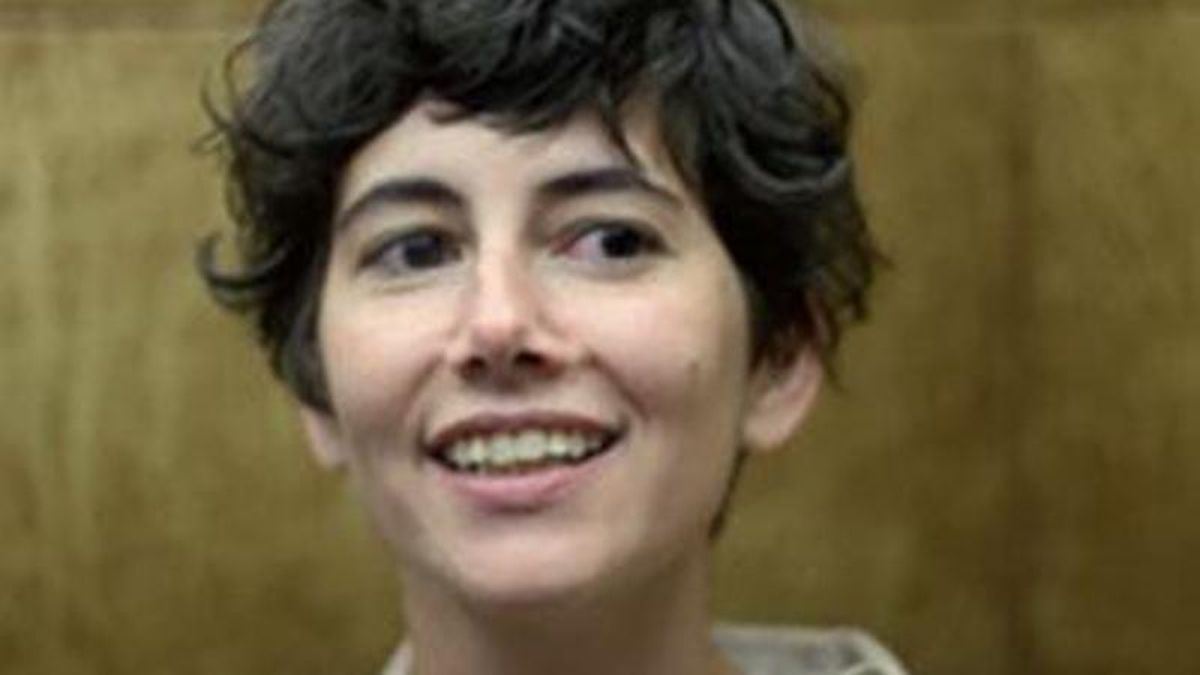 Lópiz es una ilustradora principalmente de álbum ilustrado, que en la actualidad vive y trabaja en Berlín, donde tiene su estudio, y que ha publicado con algunas de las principales editoriales, como Kalandraka, Anaya, Sieruela, Macmillan u Oxford University Press.