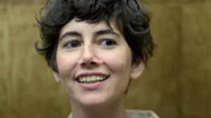 Lópiz es una ilustradora principalmente de álbum ilustrado, que en la actualidad vive y trabaja en Berlín, donde tiene su estudio, y que ha publicado con algunas de las principales editoriales, como Kalandraka, Anaya, Sieruela, Macmillan u Oxford University Press.