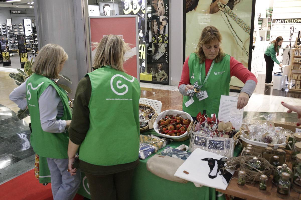 Un rastrillo navideño de la Asociación Española contra el Cáncer en una imagen de archivo.
