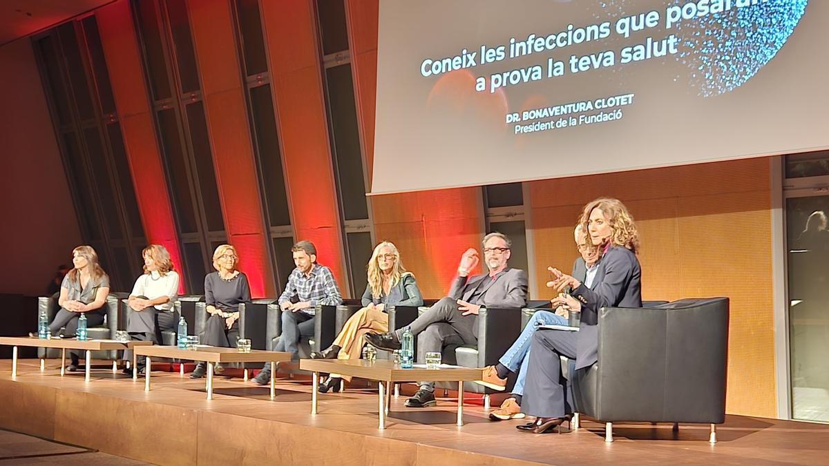 Todos los ponentes en la conferencia sobre nuevas enfermedades infecciosas en el CCIB