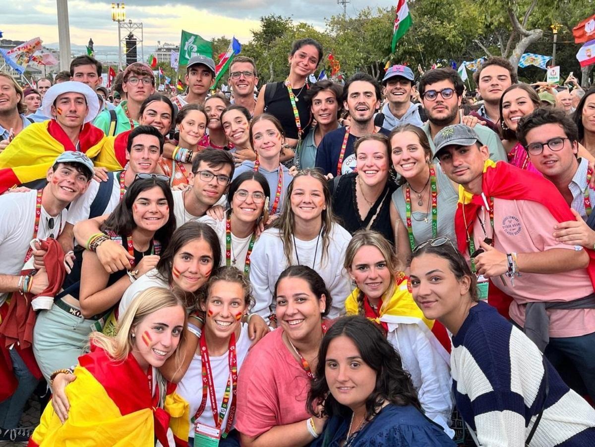 Fotografía grupal de jóvenes cordobeses en la JMJ.