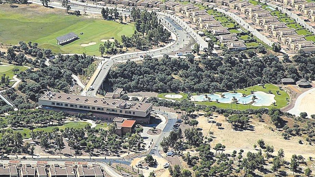 Vista de algunos de los chalés construidos en Marina Isla de Valdecañas.