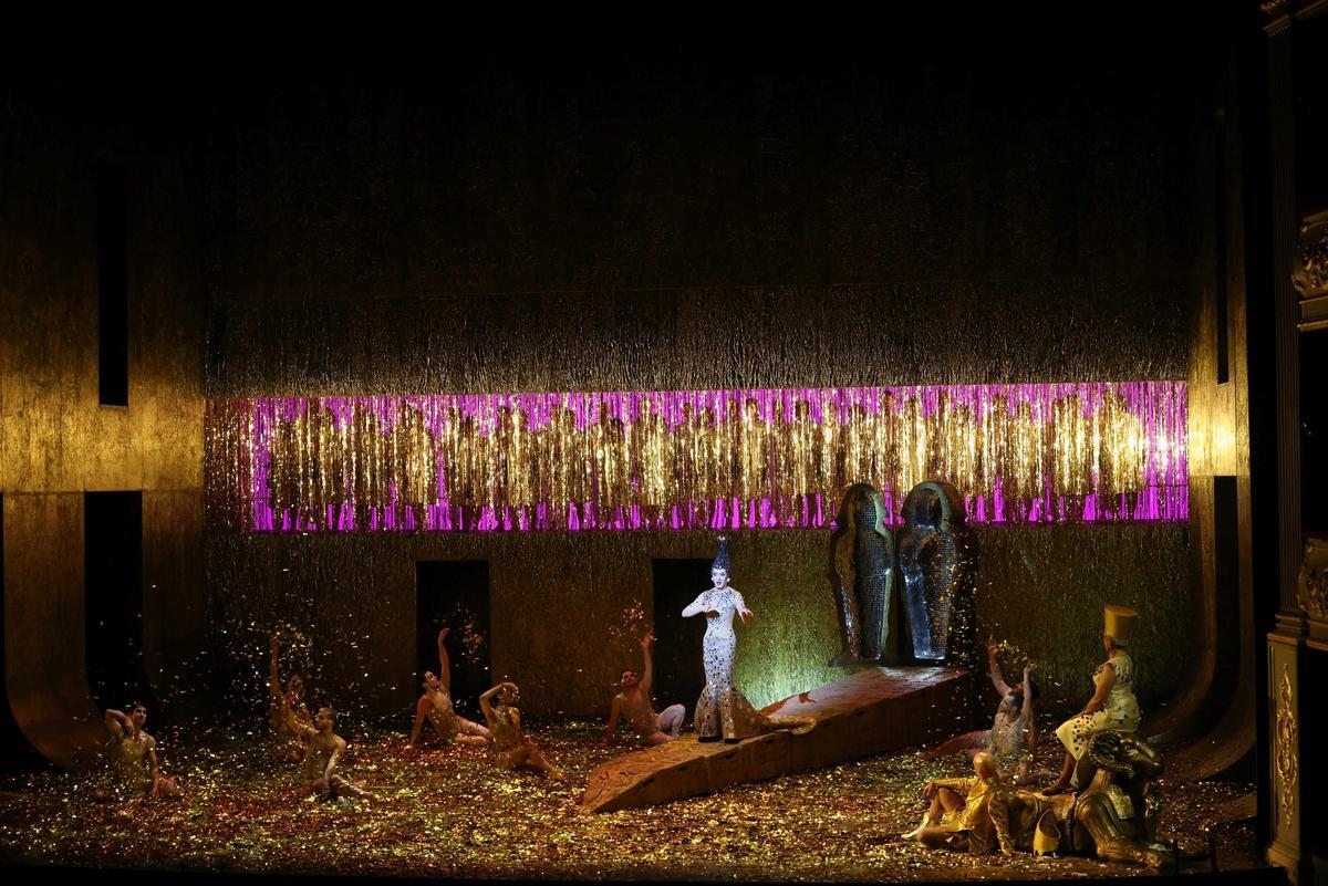 Enrique Viana como Sul la babilónica.