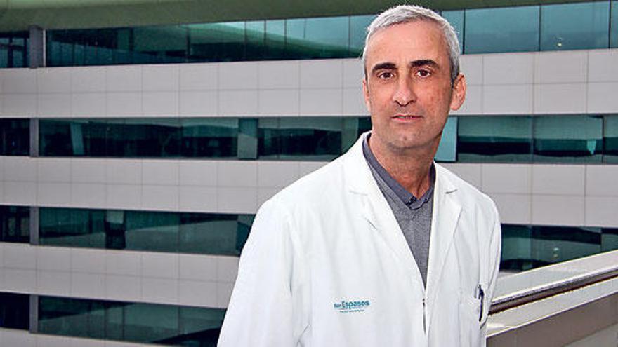 El doctor Josep Francesc Forteza, ayer en una terraza del hospital de Son Espases.