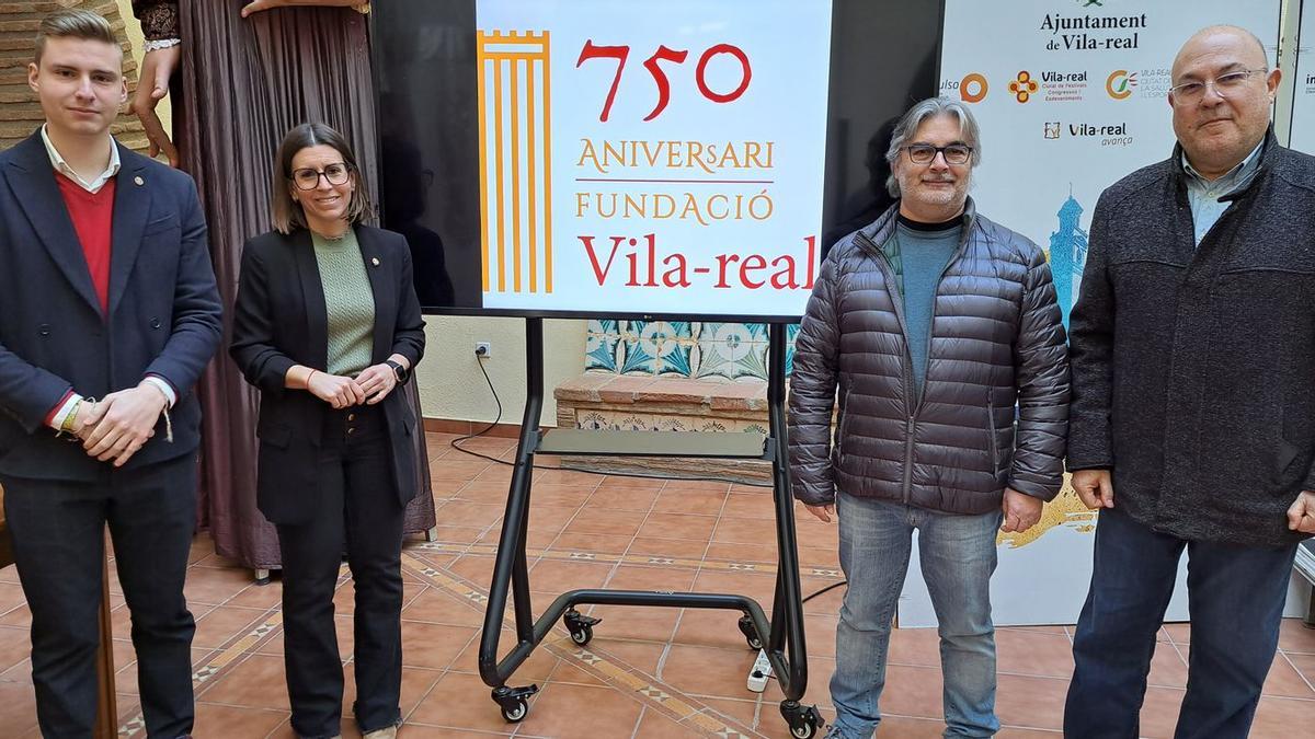 Los ediles de Vila-real Javier López, Noelia Samblás y Emilio Obiol, y el diseñador local Joan Callergues, con la imagen que representará el 750º aniversario de la ciudad.