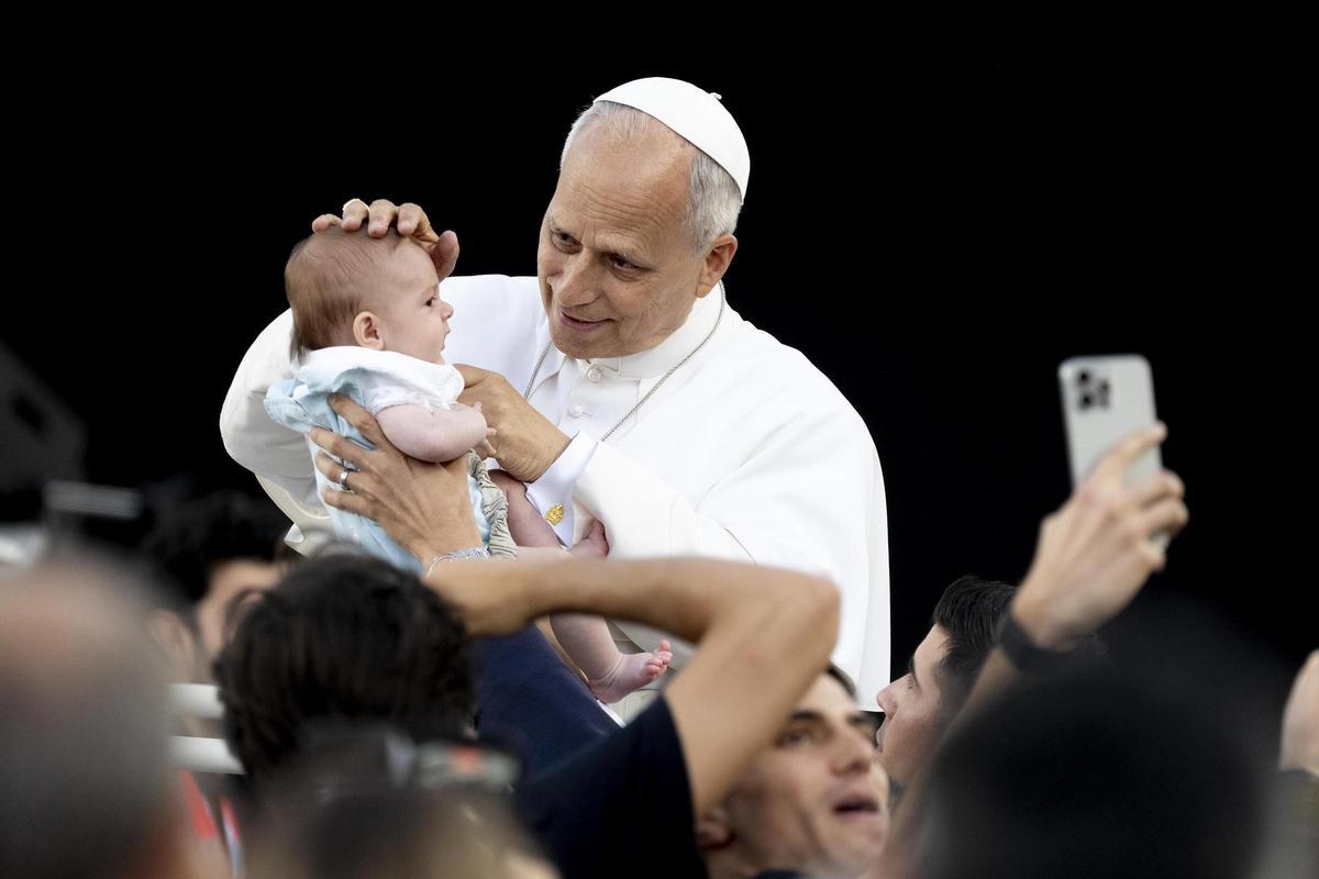 Vigilia del Papa León XIV en el Estadio Olímpico Lluís Companys.